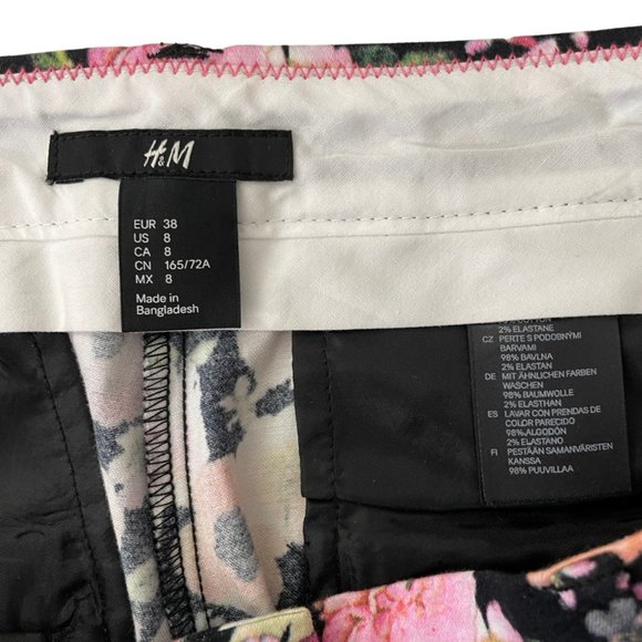 H&M Floral Pants Size 8 Black & Pink Floral Tapered Leg 28 Inch Inseam Cropped - Picture 2 of 5